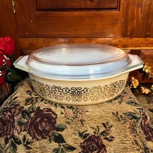 Bramble Ivory Tan Pyrex Casserole Dish